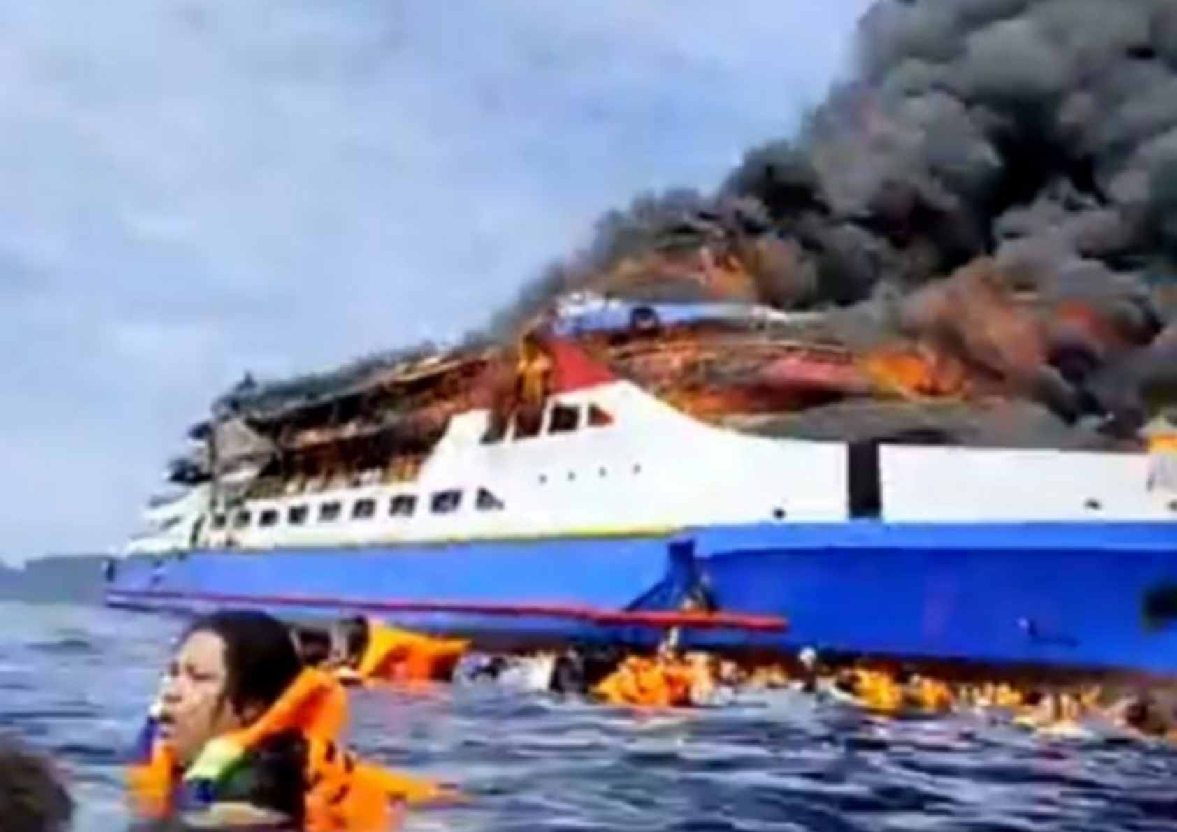 kapal terbakar